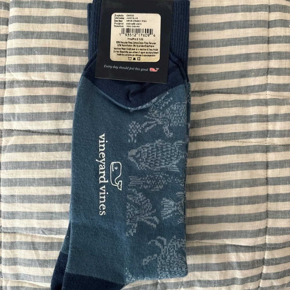 NWT Vineyard Vines Navy and Light Blue Fish Motif Dress Socks OS